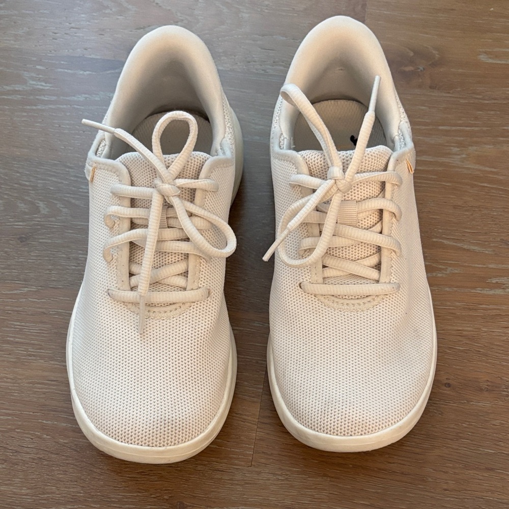 Kizik White Casual Sneakers